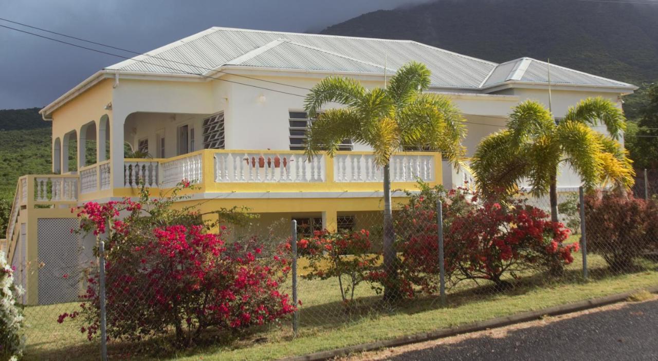 Villa Benito Nevis Exteriör bild