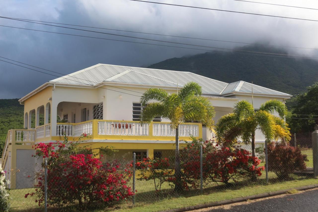 Villa Benito Nevis Exteriör bild